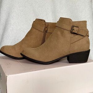 JUST FAB booties. Color taupe. Women. Size 6. NEVER BEEN WORN.